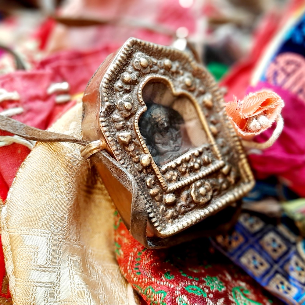 amulet holder amulethouder tibetan tibet