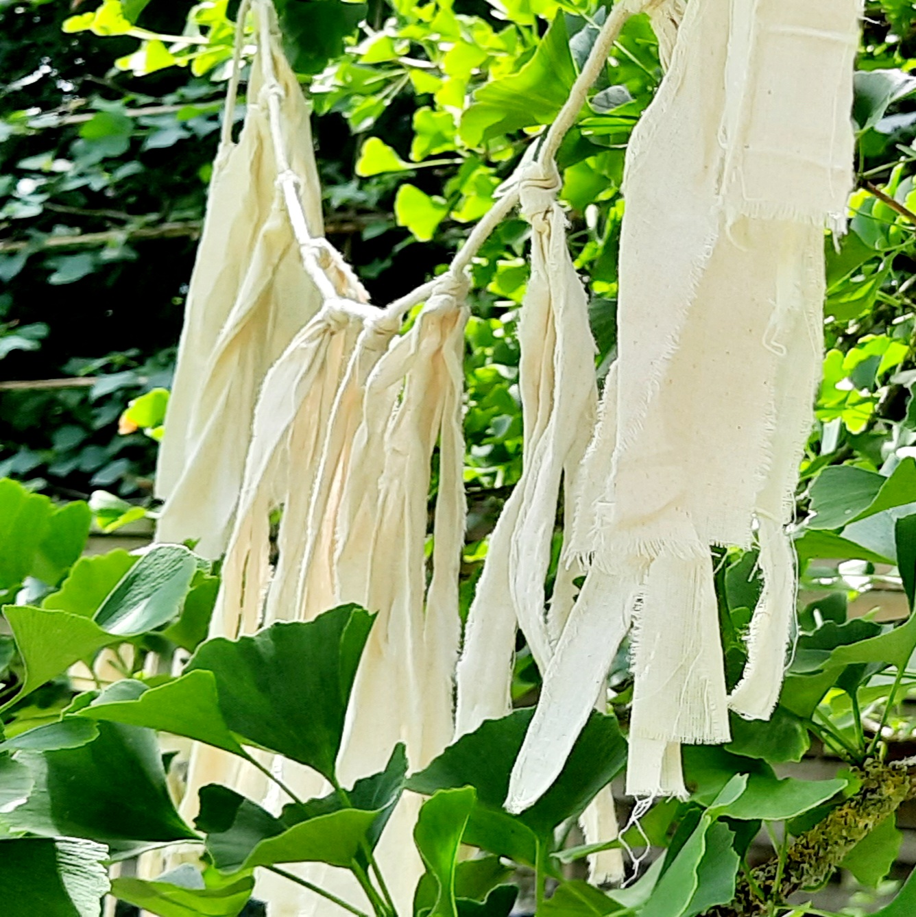 tassel garland slinger lichte kleuren katoen cotton detail