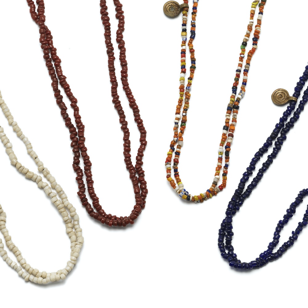 Necklace seed beads mini glaskraaltjes Orissa Odisha spiral of life levensspiraal kleuren colours