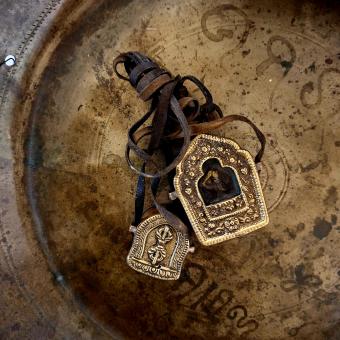 amulet holder amulethouder tibetan tibet