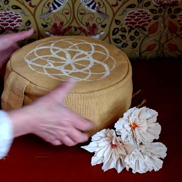 Yoga Kussen | Flower of Life | Mosterdgeel